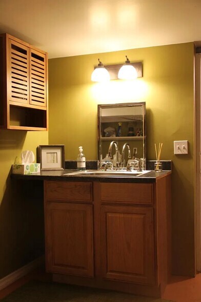 Building Photo - 3304 NE 73rd Ave