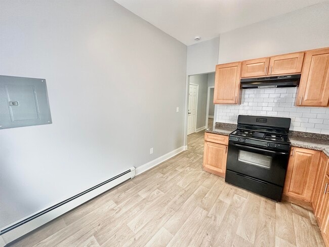 Building Photo - 130 Grant Ave