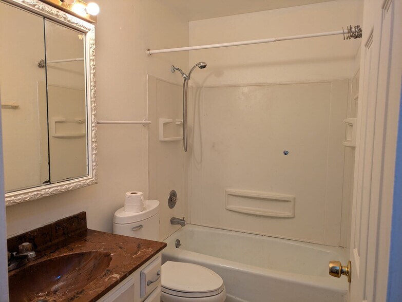 Building Photo - 2101 Adderbury Cir