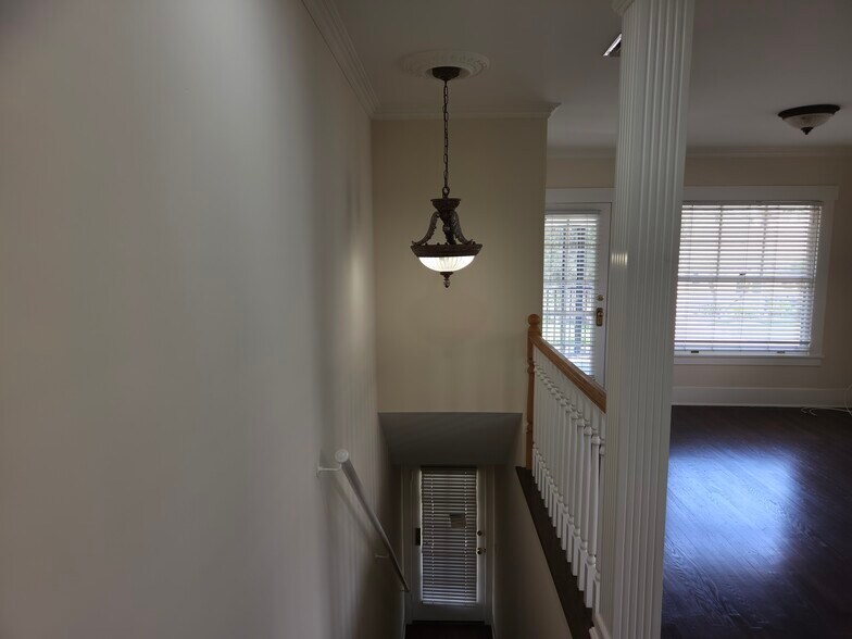 Building Photo - 540 S El Molino Ave