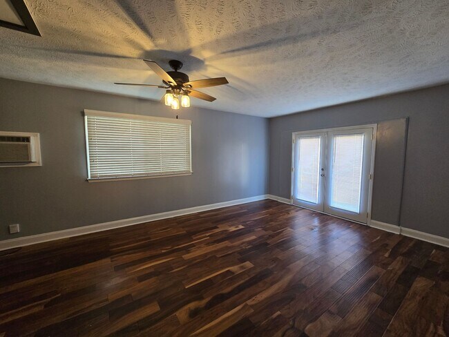 Building Photo - 6957 Bone Creek Dr