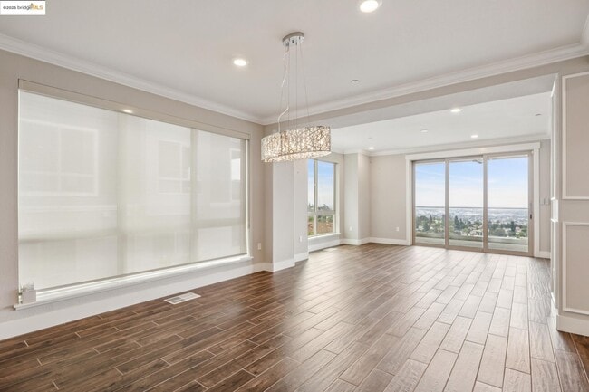 Building Photo - 6733 Skyview Dr