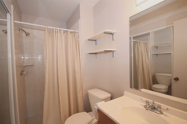 Building Photo - 1106 Ravenscourt Dr