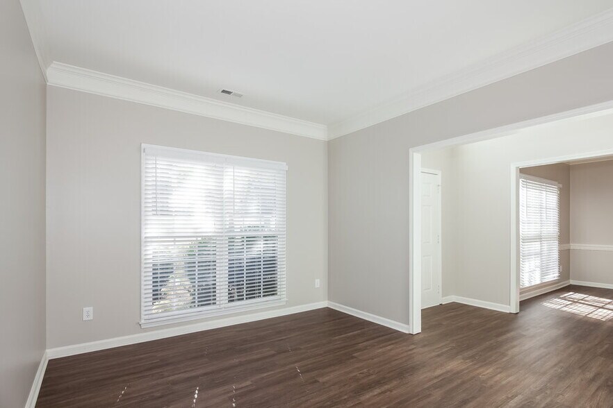 Building Photo - 10421 Henbane Ct