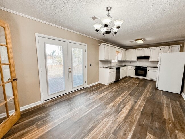 Building Photo - 99 Gardenia Dr