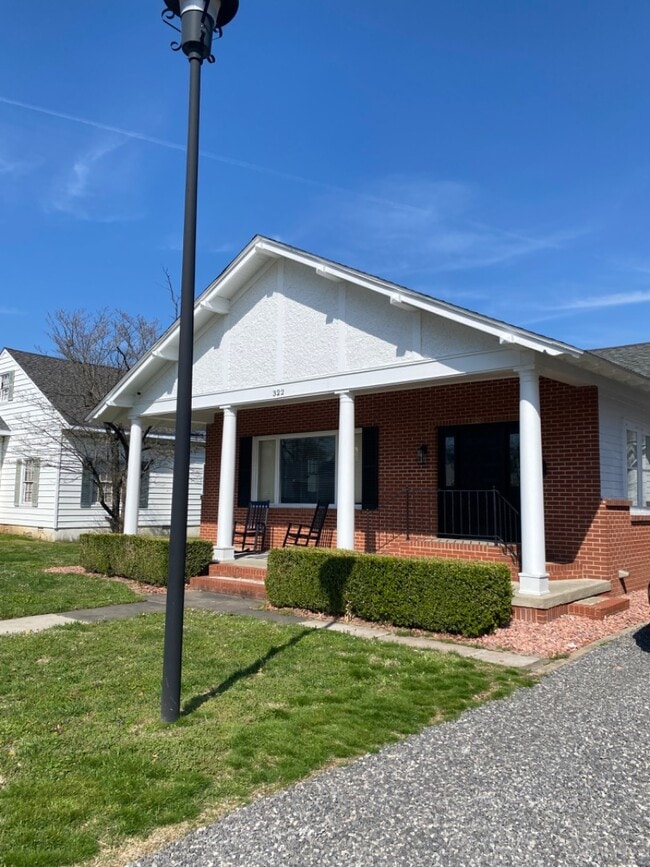 Building Photo - 322 N New Madrid St