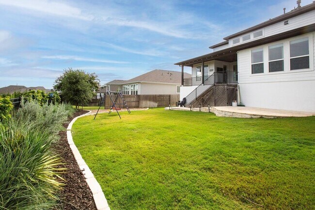 Building Photo - 829 Dayridge Dr