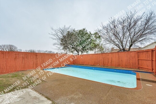 Building Photo - 3924 Coronado Dr