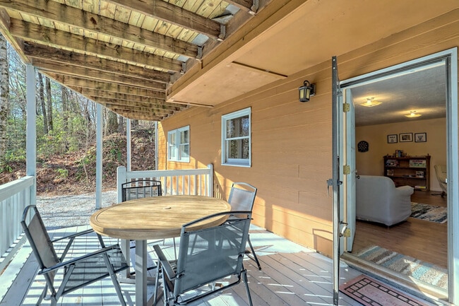 Building Photo - 1021 Saddle Back Cir