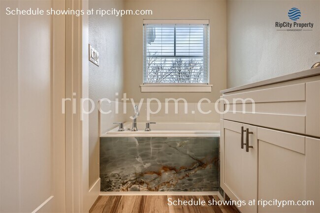 Building Photo - 6842 N Mears St