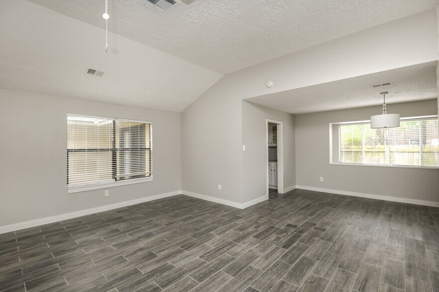 Building Photo - 4403 Pawnee St