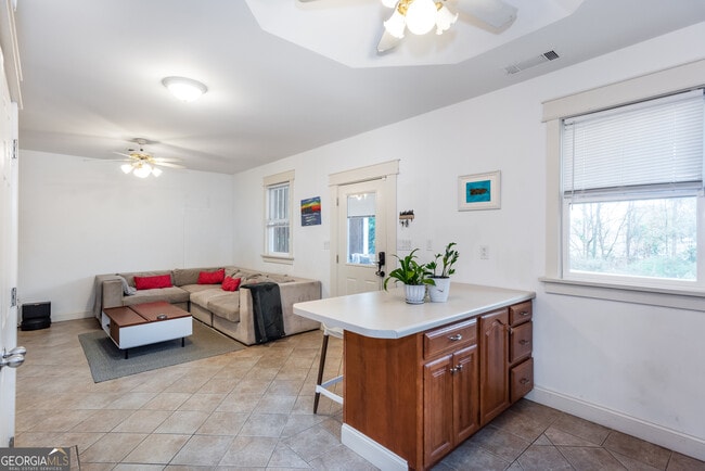 Building Photo - 1698 Temple Ave