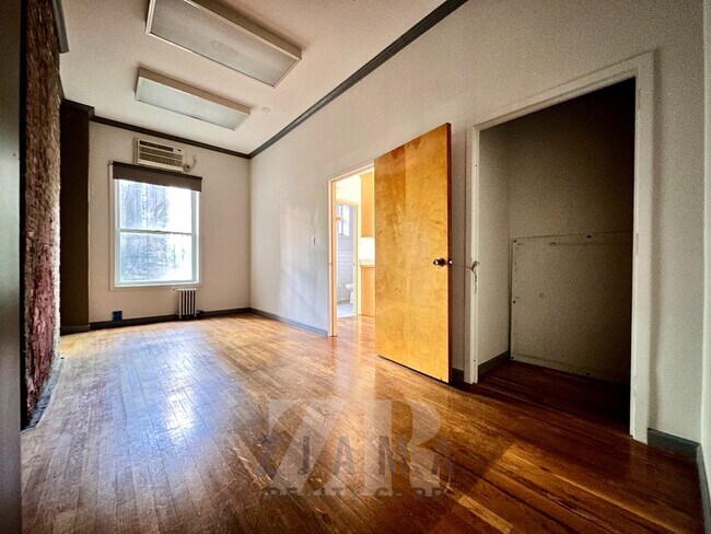 Building Photo - 475 Hicks St