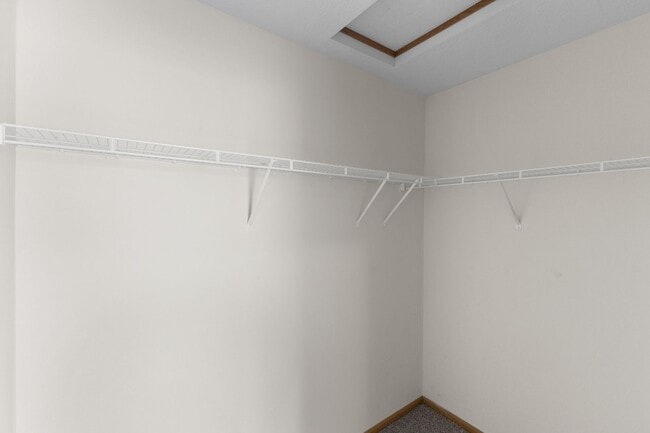 Building Photo - Modern 2-Bed Townhome with Vaulted Master & Private Deck – Prime Columbus Location!