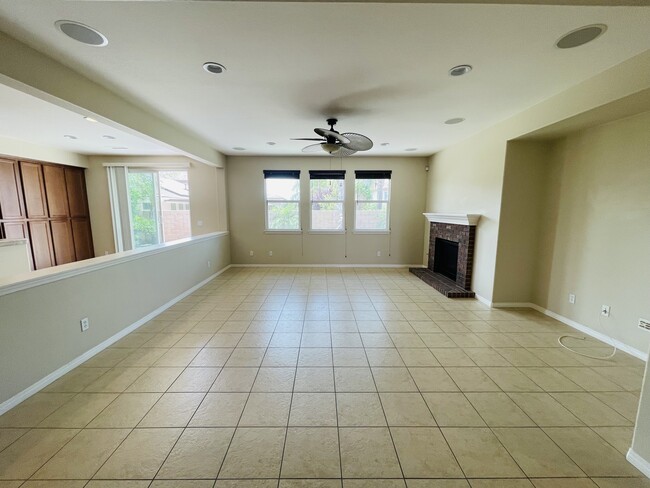 Building Photo - 6812 Kenton Pl