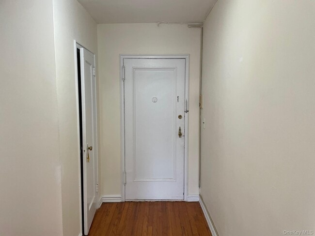 Building Photo - 192 Garth Rd