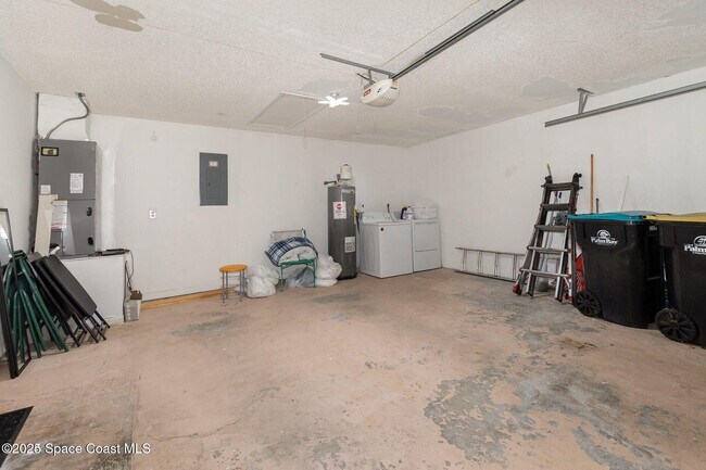 Building Photo - 1537 Hero St SE