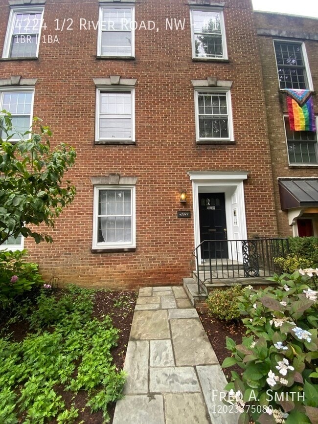 Building Photo - 4224 1/2 River Road, NW-#1