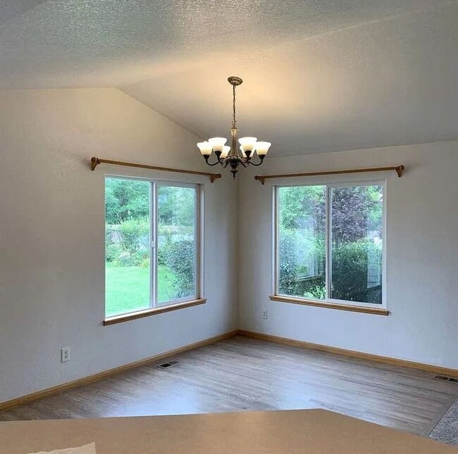 Building Photo - Spacious Single-Family Home in Established Wellington Neighborhood