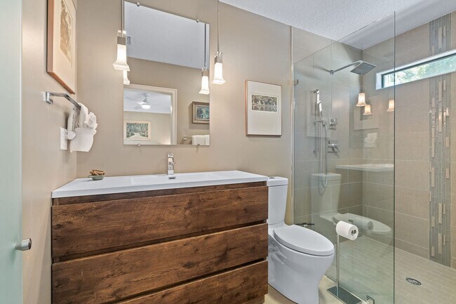 Building Photo - 430 Arricola Ave