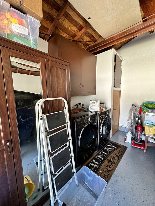 Building Photo - 38245 Parkmont Dr