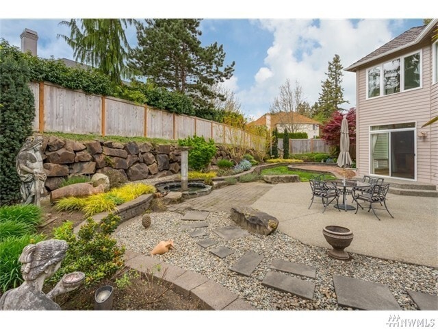 Building Photo - Exceptional 3 Bed, 2.5 bath in Sammamish w...
