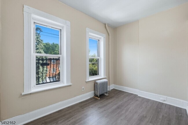 Building Photo - 5 E Monroe St