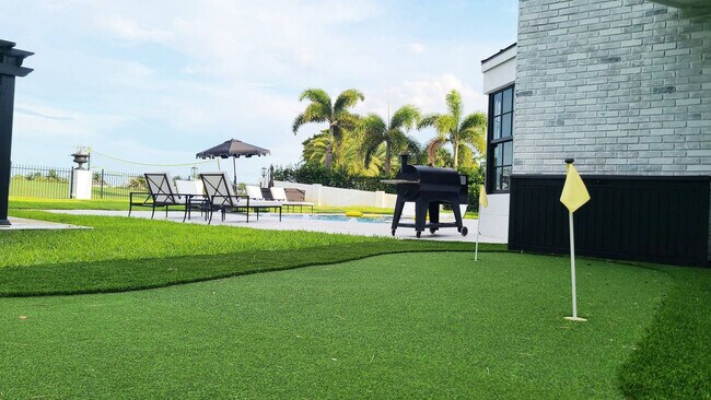 Building Photo - 4312 NE 22nd Ave