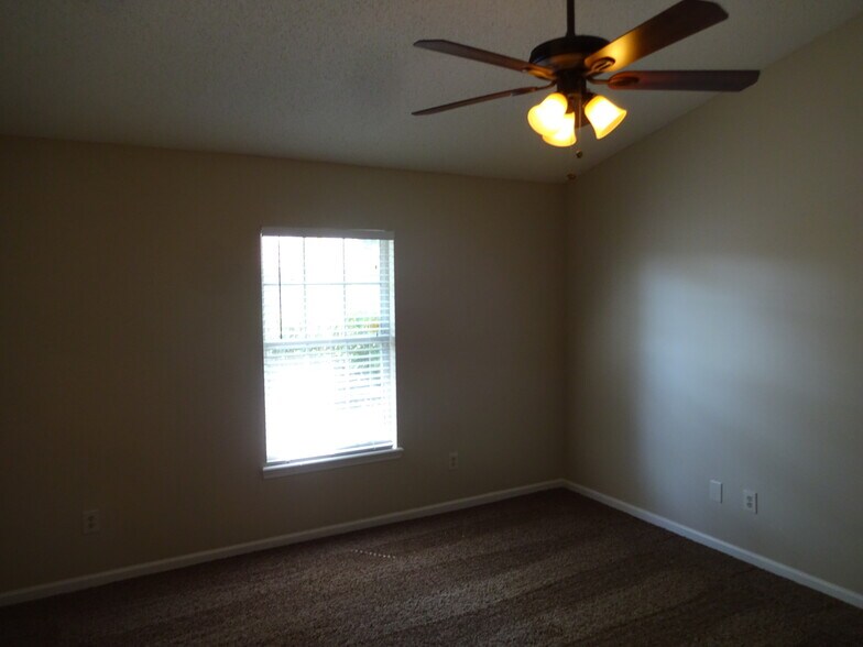 Building Photo - 7578 Fawn Lake Dr N