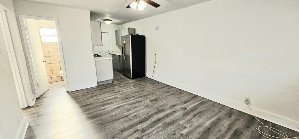 Building Photo - 1715 NW 8th Ct