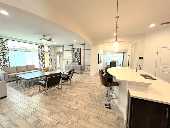 Building Photo - 24 E Diamond Dr
