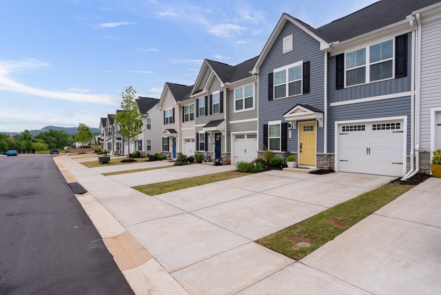 Building Photo - 913 Leyburn Ln