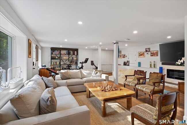 Building Photo - 6 Abbotts Ln
