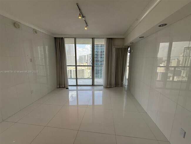 Building Photo - 485 Brickell Ave