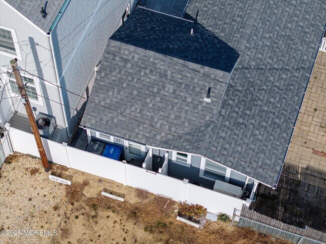 Building Photo - 12 W Rutherford Ln