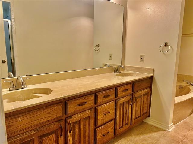 Building Photo - 1318 Mission St