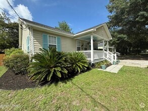 Building Photo - 2717 Oaklawn Ave