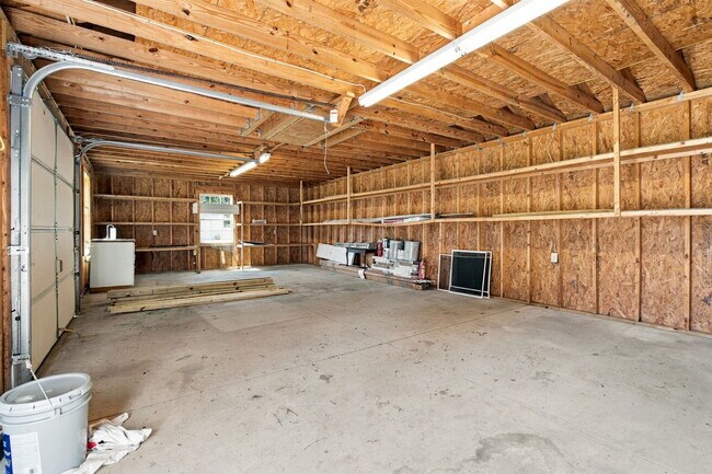 Building Photo - 695 Old Rte 22