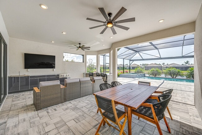 Building Photo - 15140 Pescara St