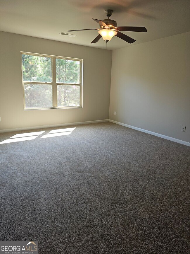 Building Photo - 102 Daisy Cir