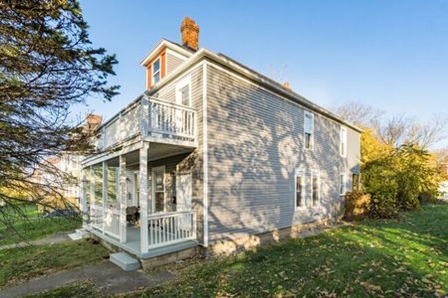 Building Photo - 360 N Garfield Ave