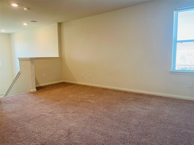 Building Photo - 11042 Hillside Creek Dr