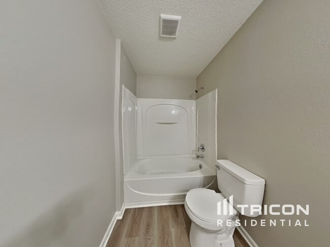 Building Photo - 7 Selsey Ct