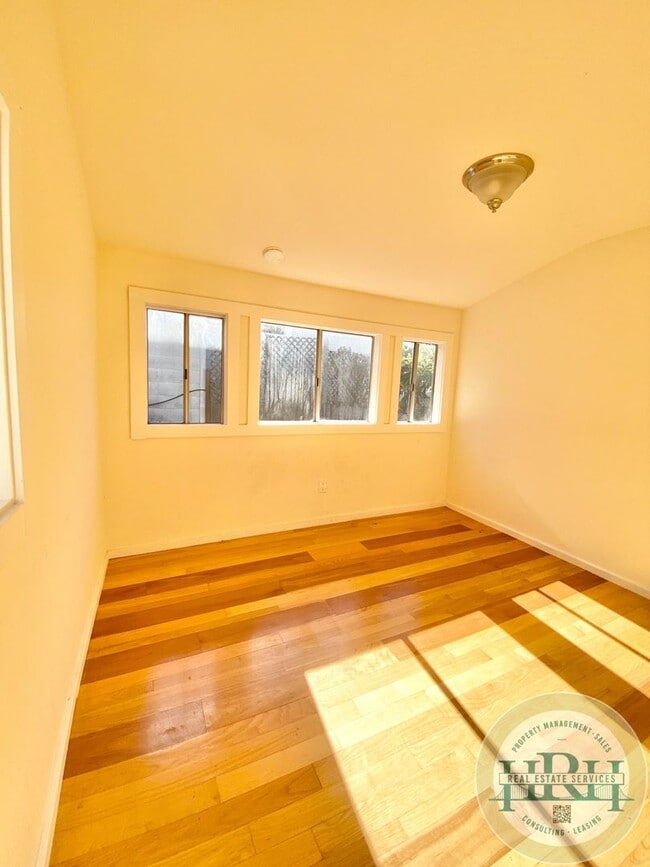 Building Photo - Location!! Charming 3 BR | 1.5 BA in the H...