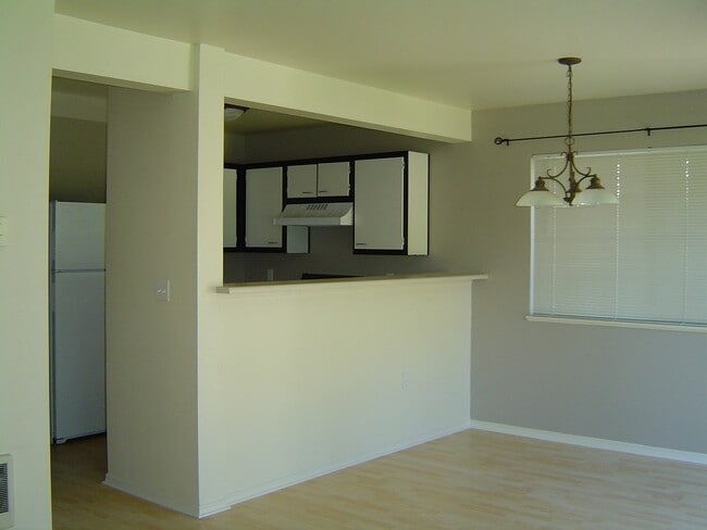 Building Photo - 7117 SW Sagert St