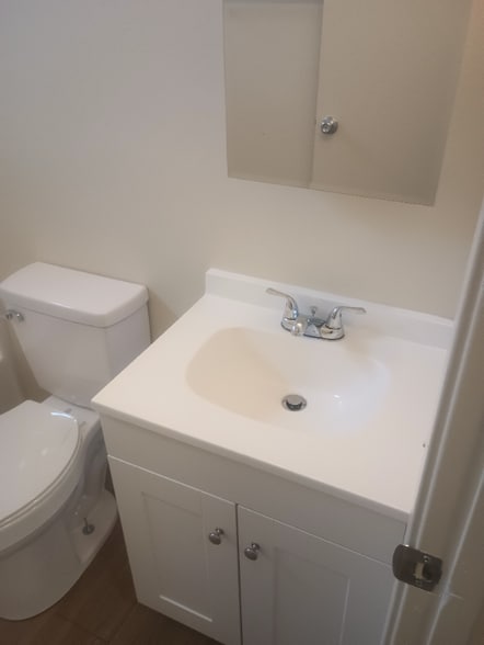 Building Photo - 9415 California Ave