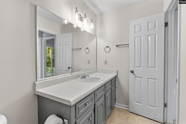 Building Photo - 241 Friarsgate Blvd