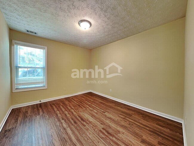 Building Photo - 1305 Carlysle Park Dr
