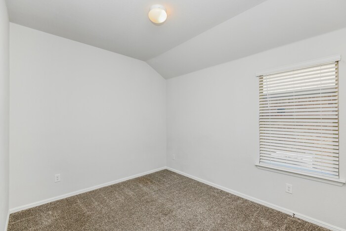 Building Photo - 9732 Walnut Cove Dr