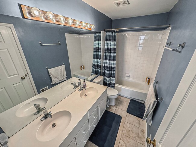 Building Photo - Fantastic 4 Bed 3.5 Bath Colonial Home Sitting On A Large Private Lot In Desired Old Bridges Estates